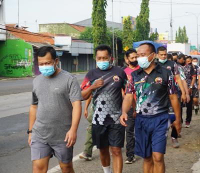 Jaga Imunitas Tubuh Prajurit, Dandim Batang Pimpin Jalan Sehat