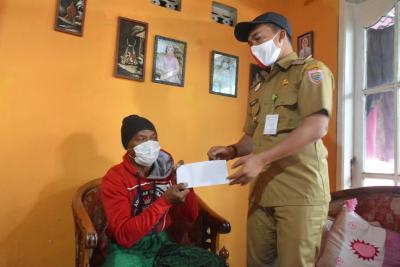 berikan-bantuan-kepada-warga