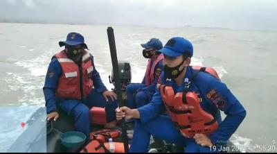 Satpolair Polres Batang Lakukan Pencarian Nelayan di Perairan Utara