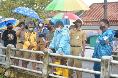 Bupati Batang Tinjau Kawasan Yang Sering Tergenang Air Setelah Hujan