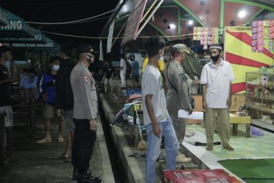 Langgar PPKM, Satgas Covid-19 Bubarkan Kerumunan di Batang