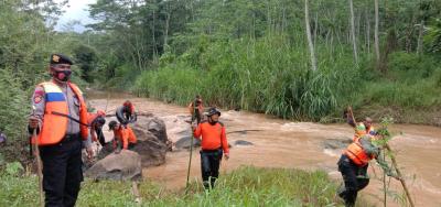 Tim SAR Gabungan Lakukan Pencarian Korban Hanyut di Sungai Lebeng Batang