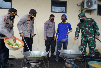 TNI Polri dan Pemkab Batang Bersinergi Dirikan Dapur Umum