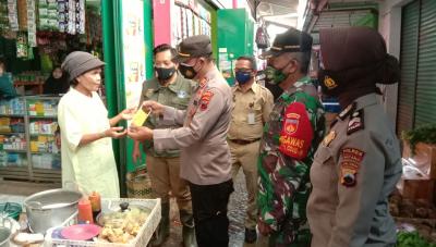 Pedagang Tetap Jadi Sasaran Pembagian Masker