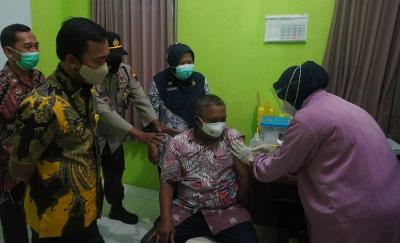 Bupati Batang Targetkan 3.000 Vaksinasi Pelayan Publik