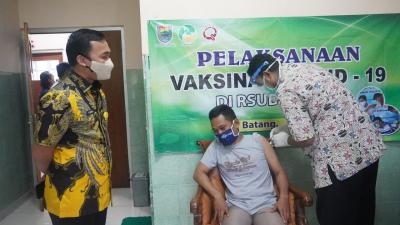 Jurnalis Batang Jalani Vaksinasi Serentak