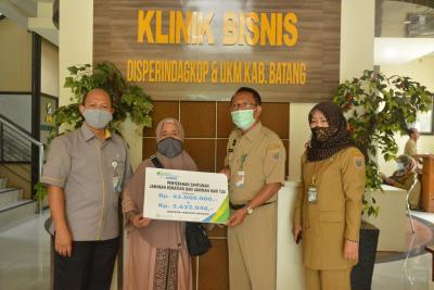 BPJamsostek Batang Berikan Santunan Kematian Bagi Tenaga Kontrak