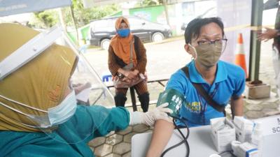 Pelayan Publik Perlu Divaksin COVID-19