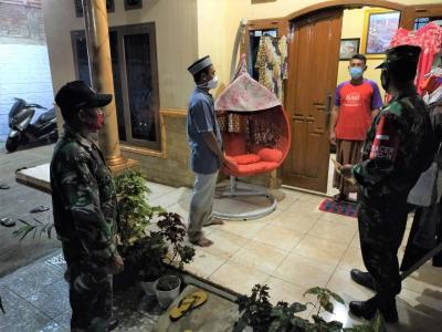Babinsa Tersono Tracking Contact Keluarga Terkonfirmasi Covid-19