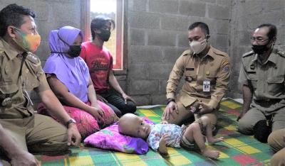 Program Tilik Warga, Bupati Batang Bantu Anak Kecil Sakit Hydrocephalus