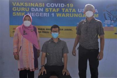 jelang-ptm-pendidik-smkn-warungasem-divaksin
