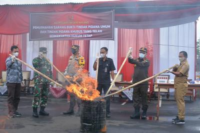 Kajari Batang Musnahkan Ribuan Barang Bukti  Obat-Obatan, Ganja dan Sabu