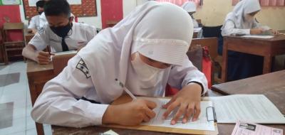 ujian-sekolah-luring-satuan-pendidikan-terapkan-prokes
