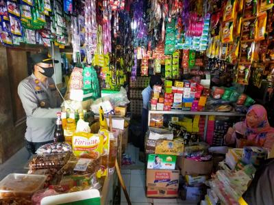 Pastikan Ketersediaan Kepokmas, Kapolsek Bersama Danramil Tersono Blusukan