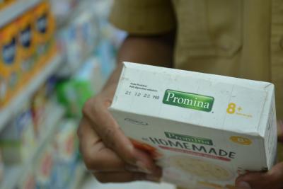 TEMUKAN MAKANAN  KADALUWARSA