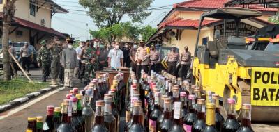 Bupati - Forkopimda Batang Musnahkan 6 Ribu Miras