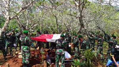Kodim Batang Gelar Pemakaman Militer Bagi Veteran
