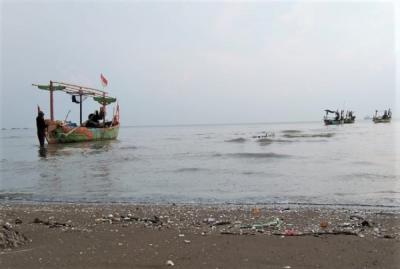 NELAYAN LOKAL PERGI MELAUT