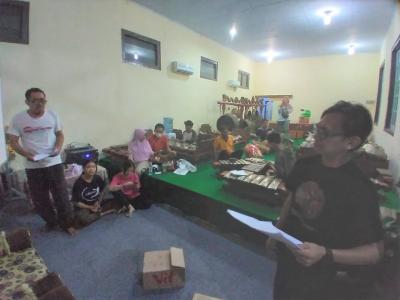 Tangkal Covid-19, Seniman Batang Siapkan â€œTahu Robyongâ€