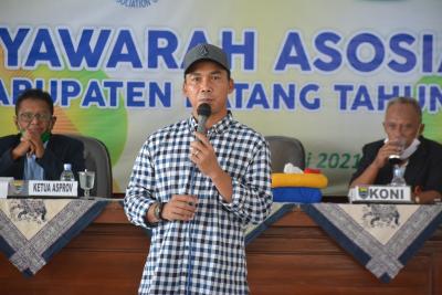 Bupati Batang Ajak Agar Gelorakan Sepak Bola