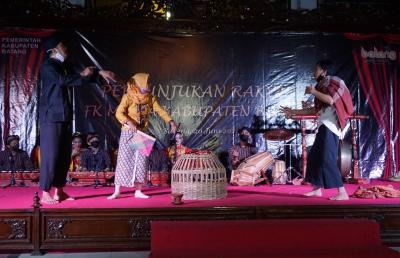 PENTAS PANJANG PAGEBLUK