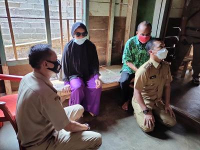 Dipijat Oleh Tunanetra Bupati Batang Bayar Dengan Bedah Rumah