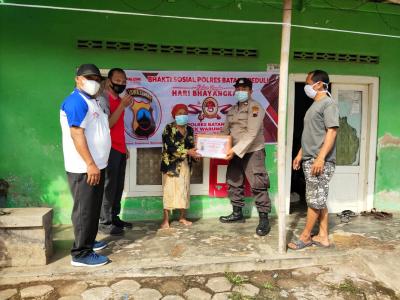 Hari Bhayangkara ke-75, Polres Batang Berbagi Kepada Sesama