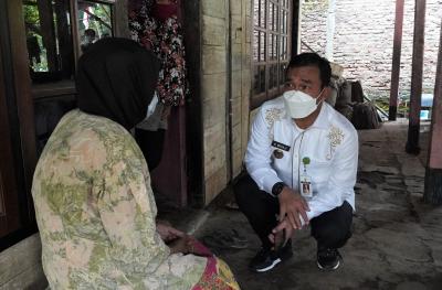 bupati-batang-fokuskan-penyelamatan-jika-warga-masih-produktif