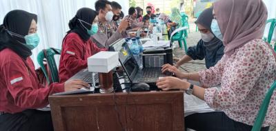 Dokkes Polres Batang Berdayakan Mahasiswi Keperawatan Jadi Relawan Vaksinator
