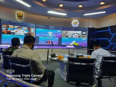 bupati-batang-turut-saksikan-secara-virtual-imbauan-pray-from-home-presiden-ri