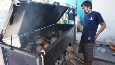 KELAPA MUDA BAKAR TANGKAL COVID-19