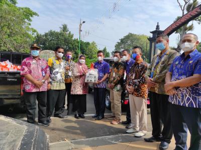 paguyuban-bumd-batang-bantu-400-paket-sembako-untuk-pasien-isoman