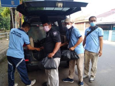 rutan-batang-bagikan-sembako-kepada-terdampak-covid-19