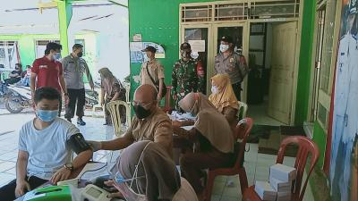 Warga Desa Surjo Batang Antusias Jalani Vaksinasi