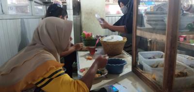 Warung Makan Diizinkan Buka dengan Pembatasan Pengunjung
