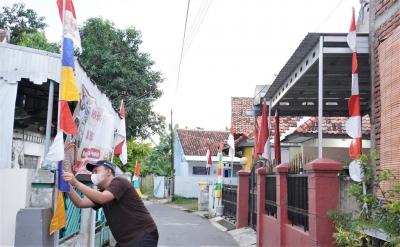 pasang-bendera-umbul-umbul