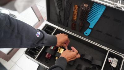 SIAPKAN PERALATAN POTONG RAMBUT