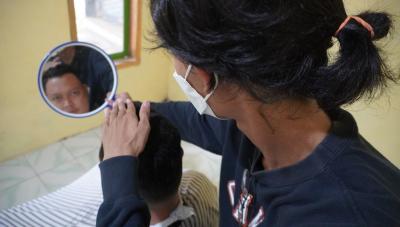 LIHATKAN HASIL POTONG RAMBUT