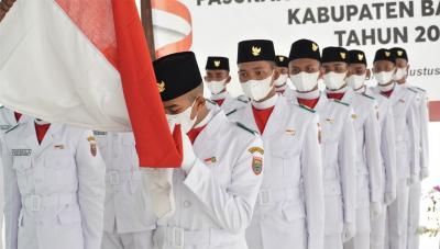 cium-bendera-merah-putih