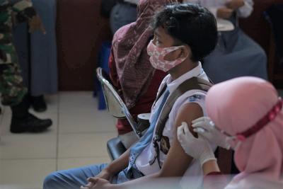 Siap PTM, Ratusan Siswa SMKN 1 Warungasem Divaksin