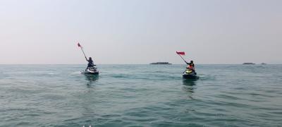 pokjaluh-kemenag-batang-kibarkan-bendera-di-pesisir-pantai