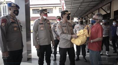 alumni-akpol-pesat-gatra-bagikan-paket-sembako