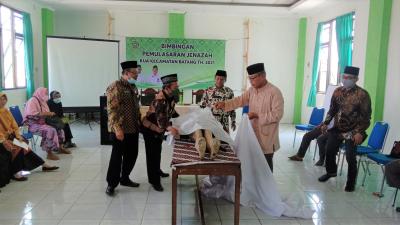 petugas-instalasi-kamar-mayat-dilatih-pemulasaraan-jenazah