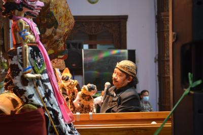 PENTAS WAYANG GOLEK GEMPUR ROKOK ILEGAL