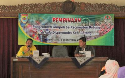 dlh-batang-apresiasi-kinerja-petugas-penyapu-jalan