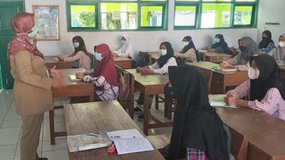 tetap-bersemangat-ptm-meski-tak-berseragam