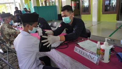 SKRINING KESEHATAN SANTRI