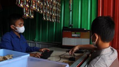 PEMBAYARAN MENGGUNAKAN AIS TAZAKKA