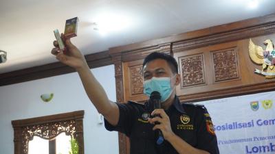 tunjukan-ciri-rokok-ilegal
