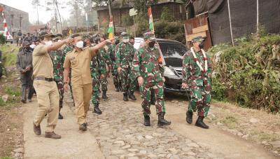 DANPUSTERAD KUNJUNGI TMMD REGULER